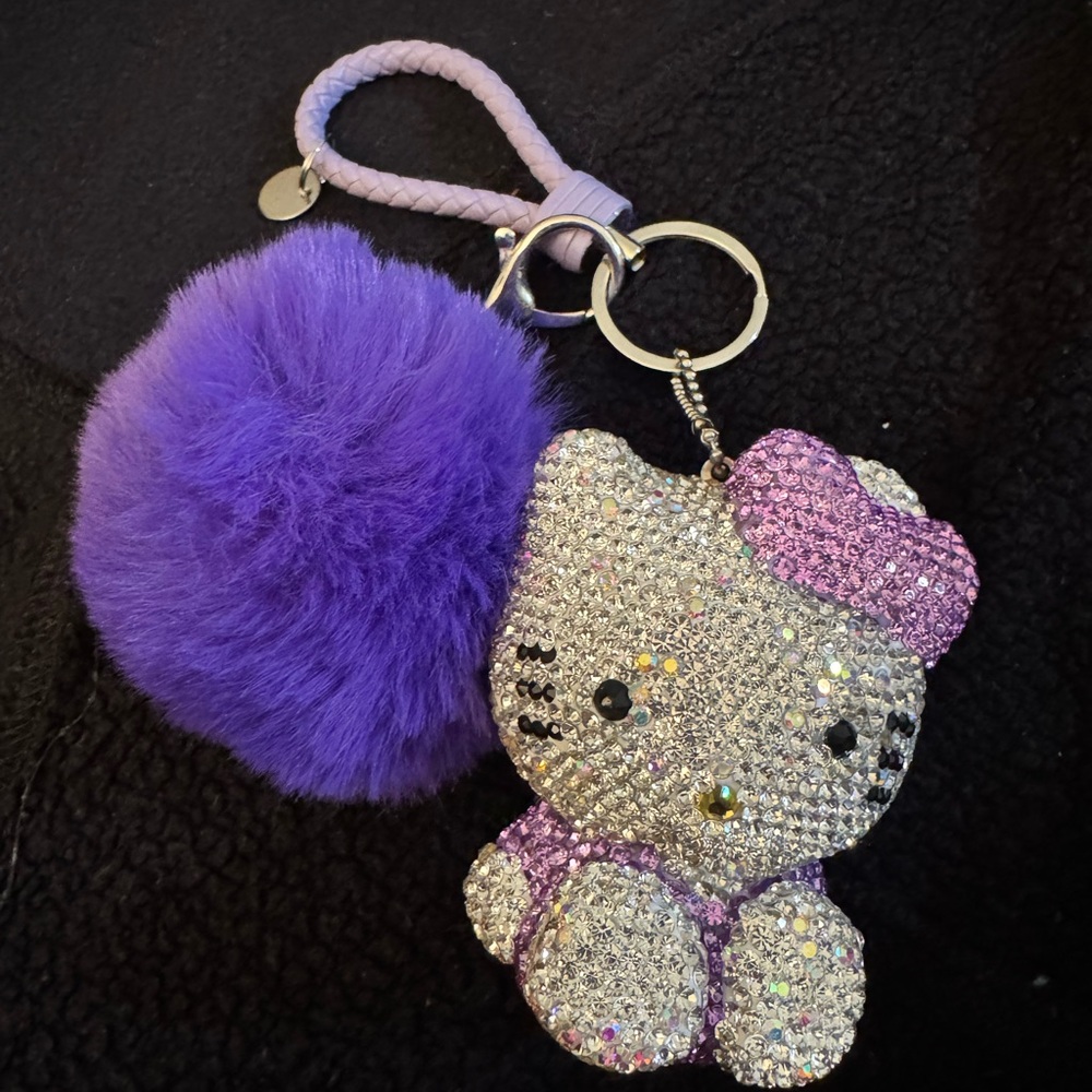 Crystal Hello Kitty Keychain - Picture 3 of 3